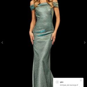 A stunning woman’s gown - Size 8.